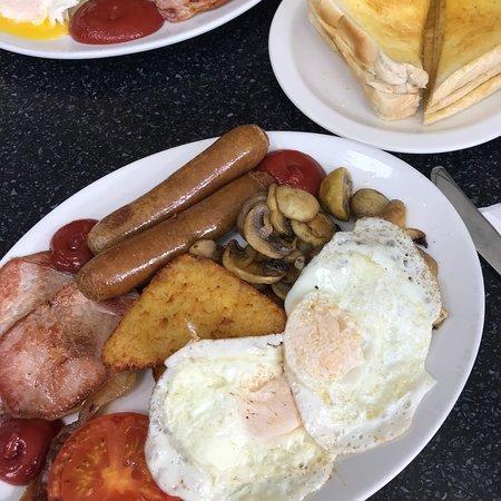 Oval Cafe And Snack Bar